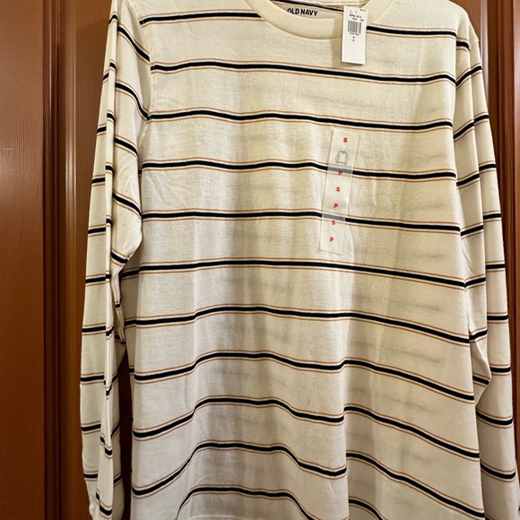 MENS WEAR: Size small and medium. Used good or Brand new - Picture 3 of 10